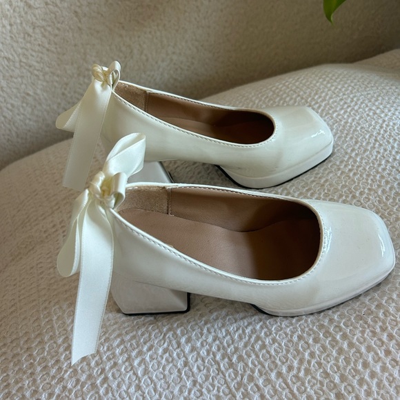 Block heels with satin bow strap - Picture 3 of 3